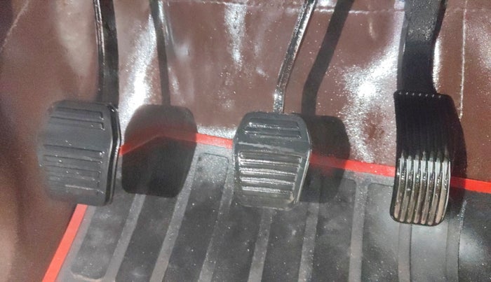 2016 Mahindra TUV300 T8, Diesel, Manual, 53,007 km, Pedals