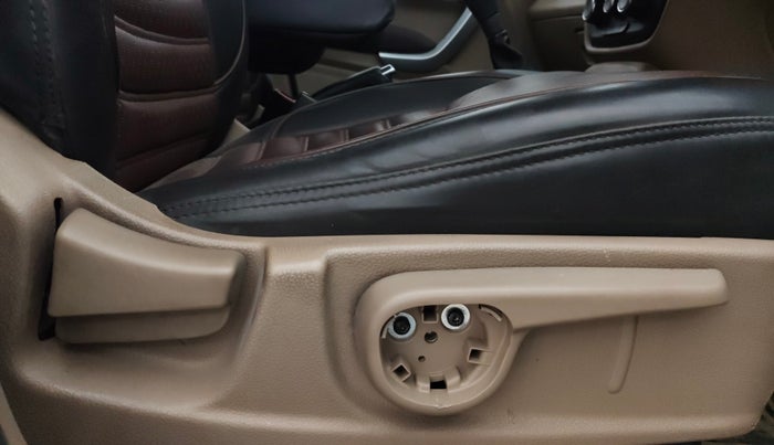 2016 Mahindra TUV300 T8, Diesel, Manual, 53,007 km, Driver Side Adjustment Panel