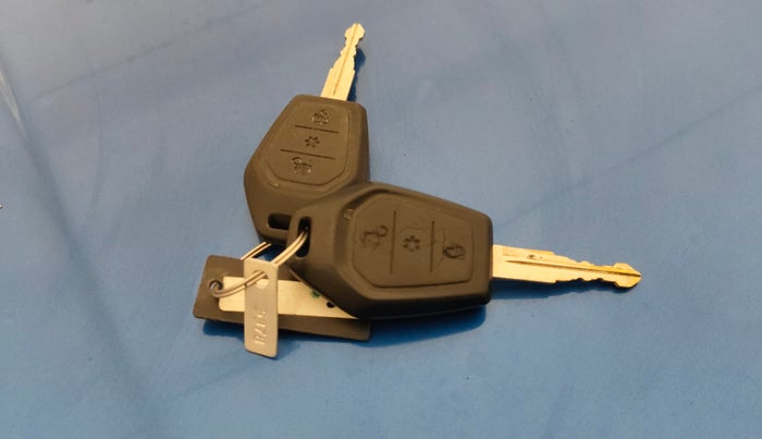 2016 Mahindra TUV300 T8, Diesel, Manual, 53,007 km, Key Close Up