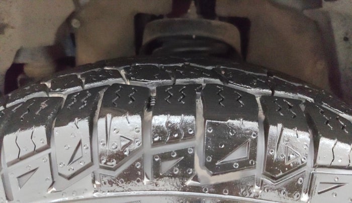 2016 Mahindra TUV300 T8, Diesel, Manual, 53,007 km, Left Front Tyre Tread