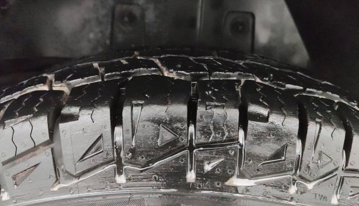 2016 Mahindra TUV300 T8, Diesel, Manual, 53,007 km, Left Rear Tyre Tread