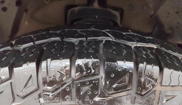 2016 Mahindra TUV300 T8, Diesel, Manual, 53,007 km, Right Front Tyre Tread