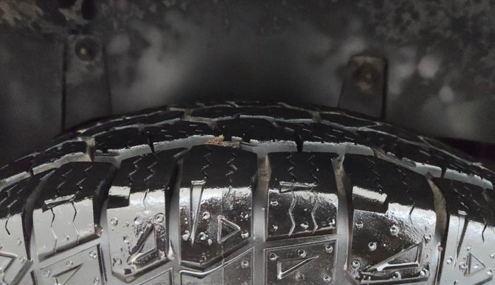 2016 Mahindra TUV300 T8, Diesel, Manual, 53,007 km, Right Rear Tyre Tread