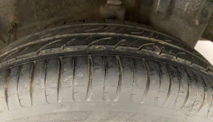 2011 Toyota Etios VX, Petrol, Manual, 95,974 km, Left Rear Tyre Tread