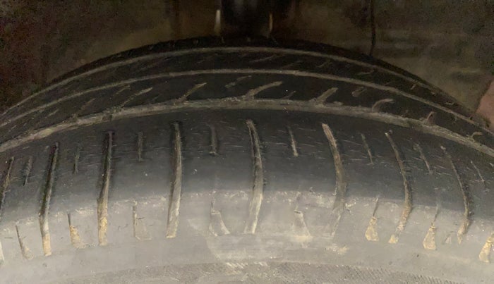 2011 Toyota Etios VX, Petrol, Manual, 95,974 km, Right Front Tyre Tread