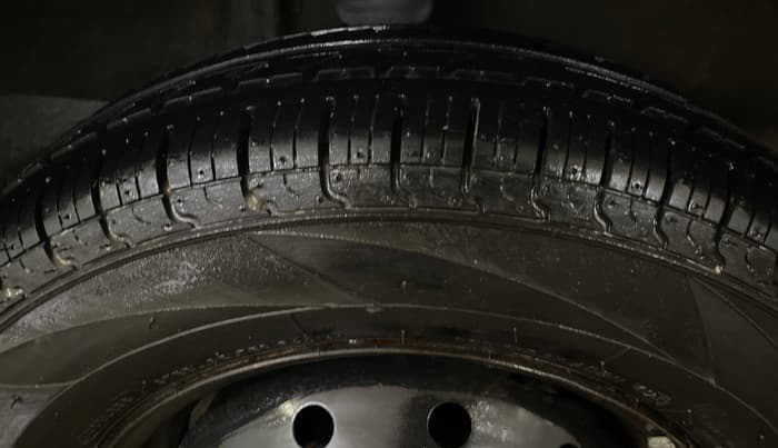 2013 Maruti Alto 800 LXI, Petrol, Manual, 1,02,036 km, Right Front Tyre Tread