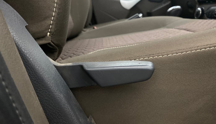 2017 Renault Duster 110 PS RXZ 4X2 AMT DIESEL, Diesel, Automatic, 1,37,469 km, Driver Side Adjustment Panel