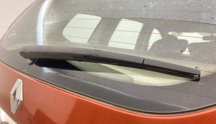 2017 Renault Duster 110 PS RXZ 4X2 AMT DIESEL, Diesel, Automatic, 1,37,469 km, Rear Wiper