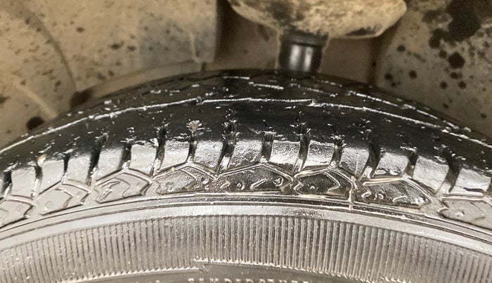 2017 Renault Duster 110 PS RXZ 4X2 AMT DIESEL, Diesel, Automatic, 1,37,469 km, Left Front Tyre Tread