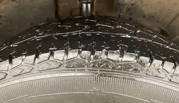 2017 Renault Duster 110 PS RXZ 4X2 AMT DIESEL, Diesel, Automatic, 1,37,469 km, Right Front Tyre Tread