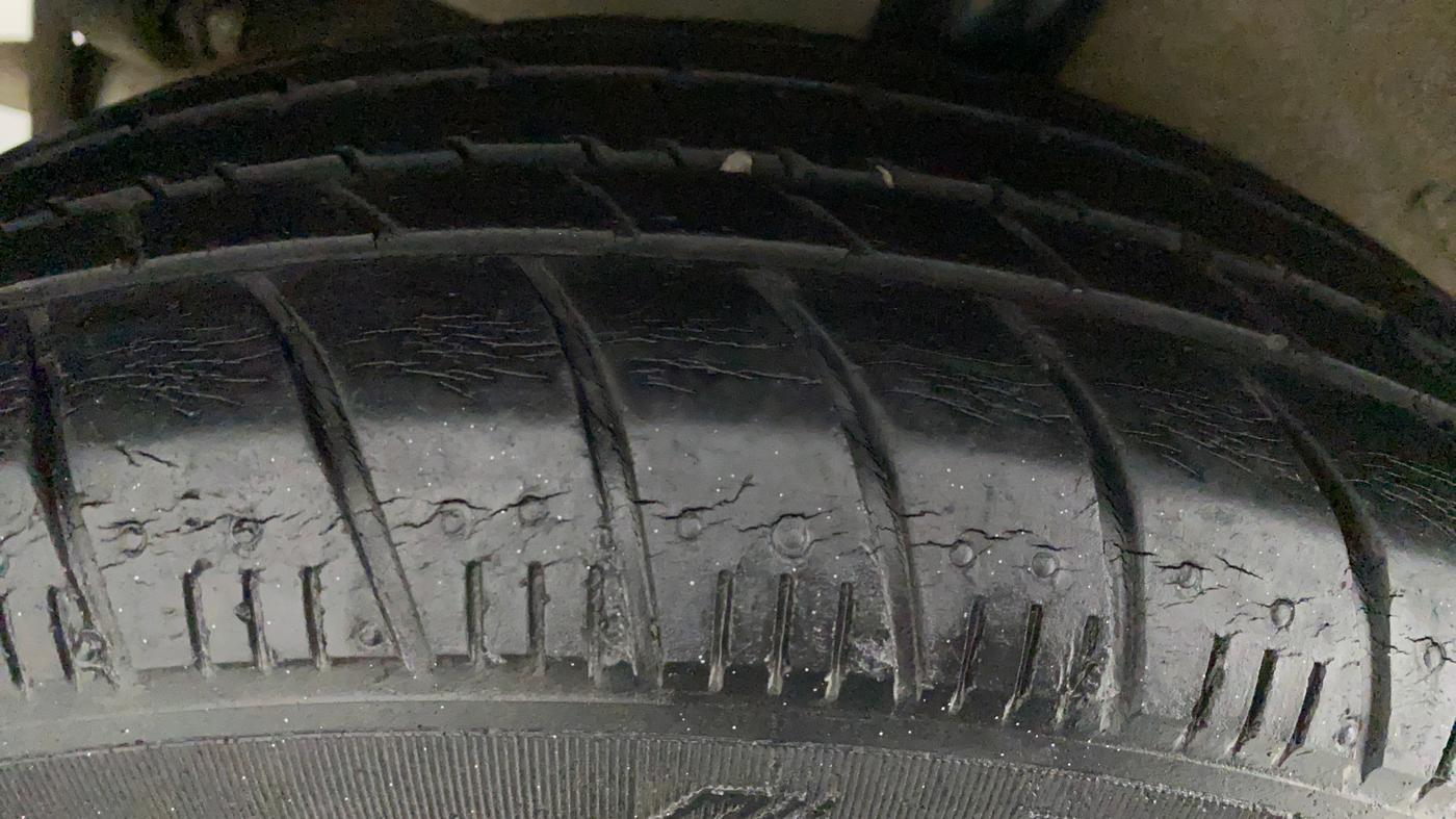 2016 Maruti Celerio ZXI, Petrol, Manual, 63,983 km, Right Rear Tyre Tread