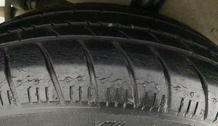 2016 Maruti Celerio ZXI, Petrol, Manual, 63,983 km, Right Rear Tyre Tread