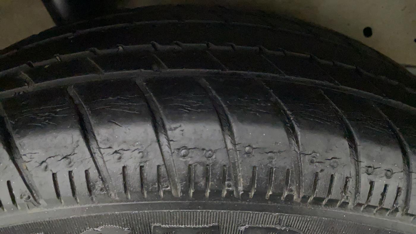 2016 Maruti Celerio ZXI, Petrol, Manual, 63,983 km, Left Front Tyre Tread