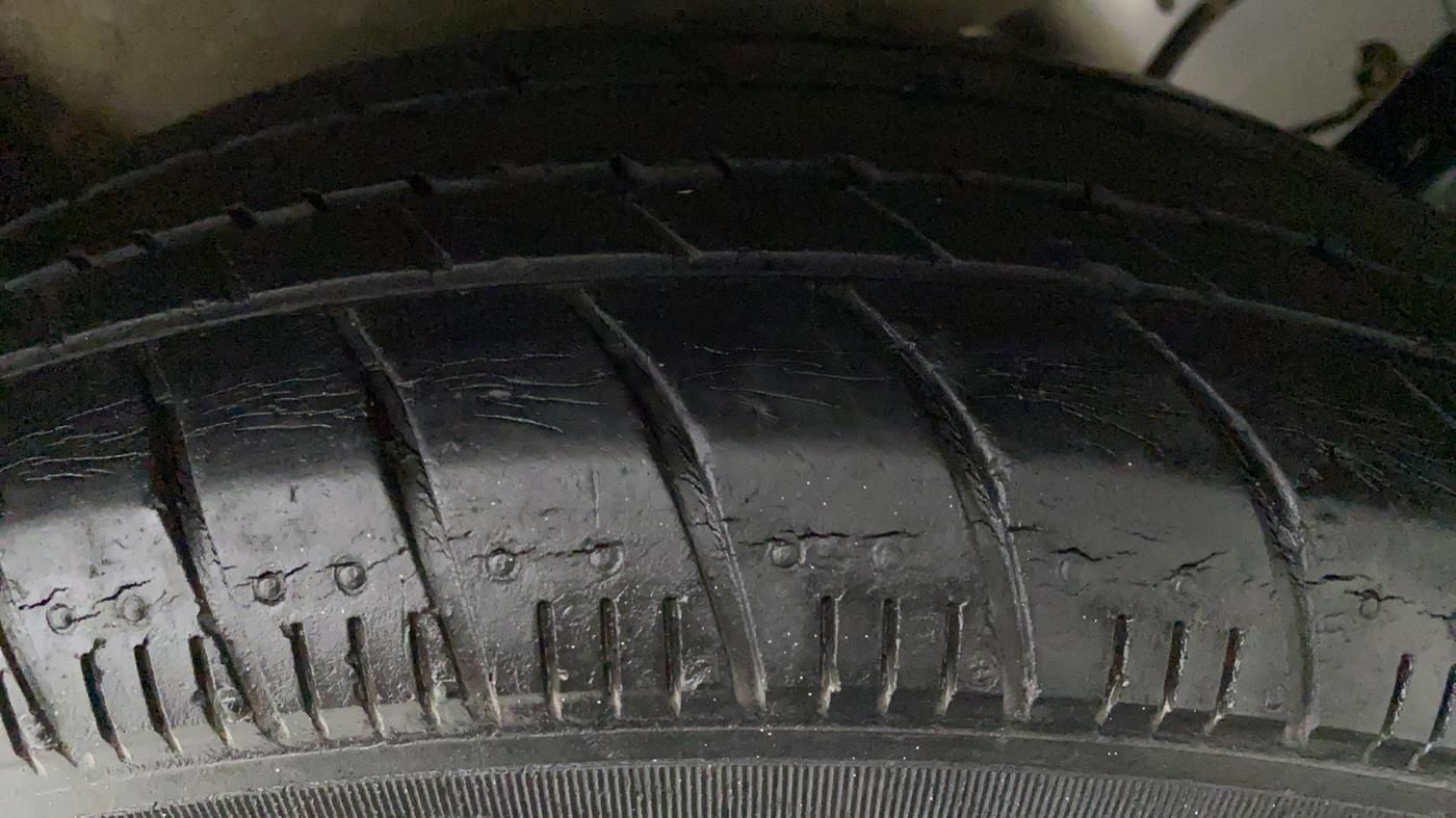 2016 Maruti Celerio ZXI, Petrol, Manual, 63,983 km, Left Rear Tyre Tread