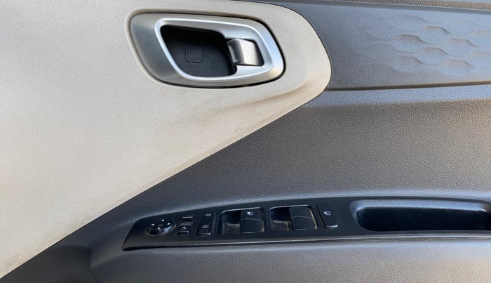 2022 Hyundai AURA SX 1.2, Petrol, Manual, 45,032 km, Driver Side Door Panels Control