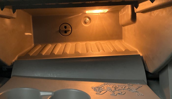 2018 Tata NEXON XZ+ 1.5, Diesel, Manual, 50,069 km, Cooled Glove Box