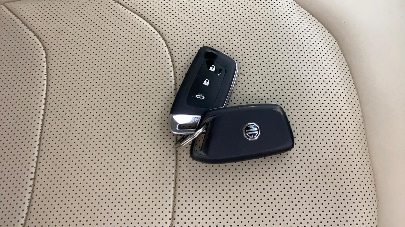 2021 MG HECTOR SHARP 1.5 PETROL CVT, Petrol, Automatic, 1,35,187 km, Key Close Up
