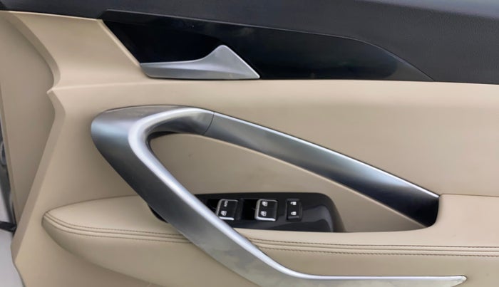 2021 MG HECTOR SHARP 1.5 PETROL CVT, Petrol, Automatic, 1,35,187 km, Driver Side Door Panels Control