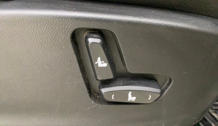 2021 MG HECTOR SHARP 1.5 PETROL CVT, Petrol, Automatic, 1,35,187 km, Driver Side Adjustment Panel