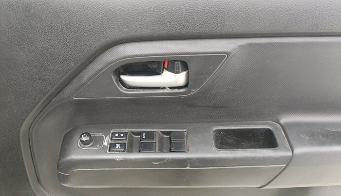 2021 Maruti New Wagon-R VXI 1.0, Petrol, Manual, 85,317 km, Driver Side Door Panels Control