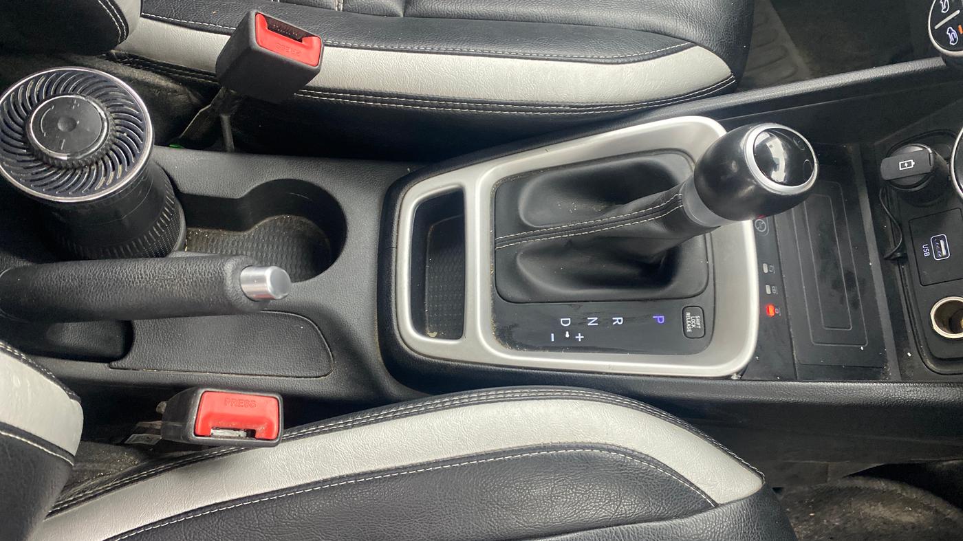 2020 Hyundai VENUE SX PLUS 1.0 TURBO DCT, Petrol, Automatic, 41,763 km, Gear Lever