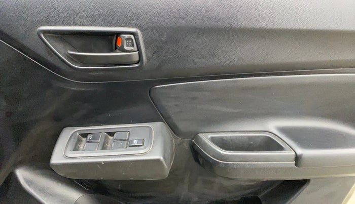 2020 Maruti Swift LXI, Petrol, Manual, 25,097 km, Driver Side Door Panels Control