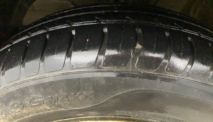 2020 Maruti Swift LXI, Petrol, Manual, 25,097 km, Left Front Tyre Tread