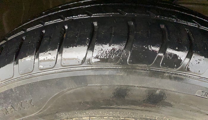 2020 Maruti Swift LXI, Petrol, Manual, 25,097 km, Right Front Tyre Tread