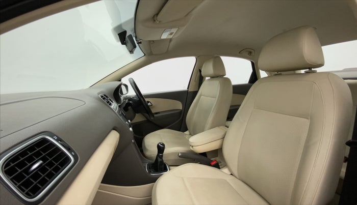 2015 Volkswagen Vento HIGHLINE 1.6 MPI, Petrol, Manual, 54,146 km, Right Side Front Door Cabin