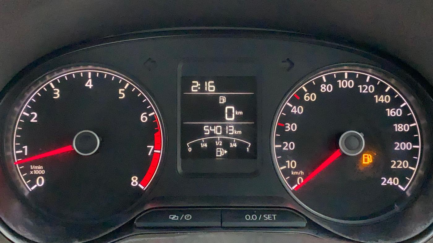 2015 Volkswagen Vento HIGHLINE 1.6 MPI, Petrol, Manual, 54,146 km, Odometer Image