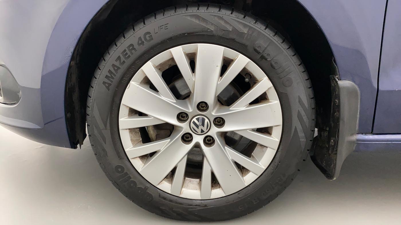 2015 Volkswagen Vento HIGHLINE 1.6 MPI, Petrol, Manual, 54,146 km, Left Front Wheel