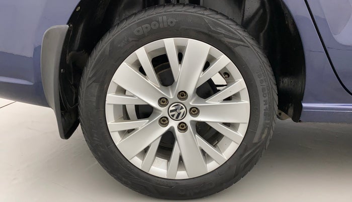 2015 Volkswagen Vento HIGHLINE 1.6 MPI, Petrol, Manual, 54,146 km, Right Rear Wheel