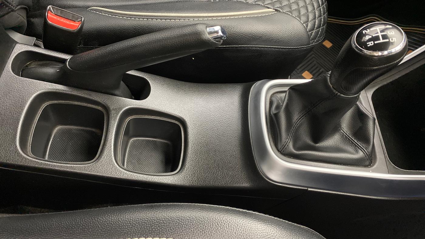 2017 Maruti S Cross ZETA SHVS, Diesel, Manual, 62,190 km, Gear Lever