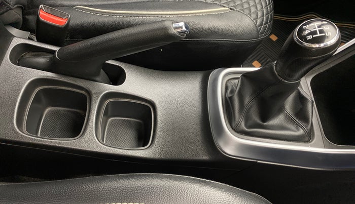 2017 Maruti S Cross ZETA SHVS, Diesel, Manual, 62,190 km, Gear Lever