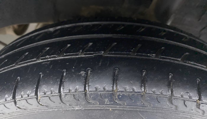 2018 Renault Kwid 1.0 RXT Opt, Petrol, Manual, 47,545 km, Left Rear Tyre Tread