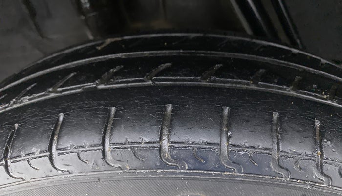 2018 Renault Kwid 1.0 RXT Opt, Petrol, Manual, 47,545 km, Right Rear Tyre Tread