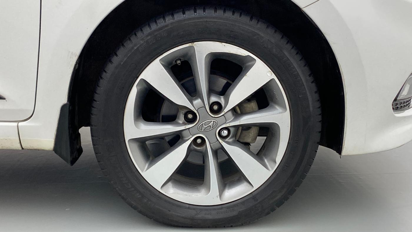 2014 Hyundai Elite i20 SPORTZ (O) 1.4, Diesel, Manual, 87,801 km, Right Front Wheel