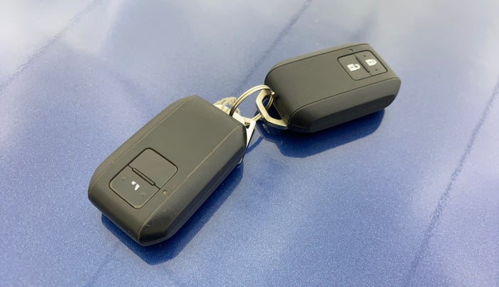 2020 Maruti Baleno ZETA PETROL 1.2, Petrol, Manual, 65,131 km, Key Close Up