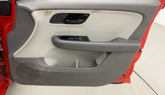 2020 Tata ALTROZ XE PETROL, Petrol, Manual, 44,077 km, Driver Side Door Panels Control