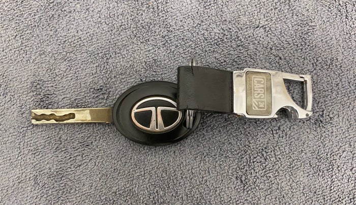 2020 Tata ALTROZ XE PETROL, Petrol, Manual, 44,077 km, Key Close Up