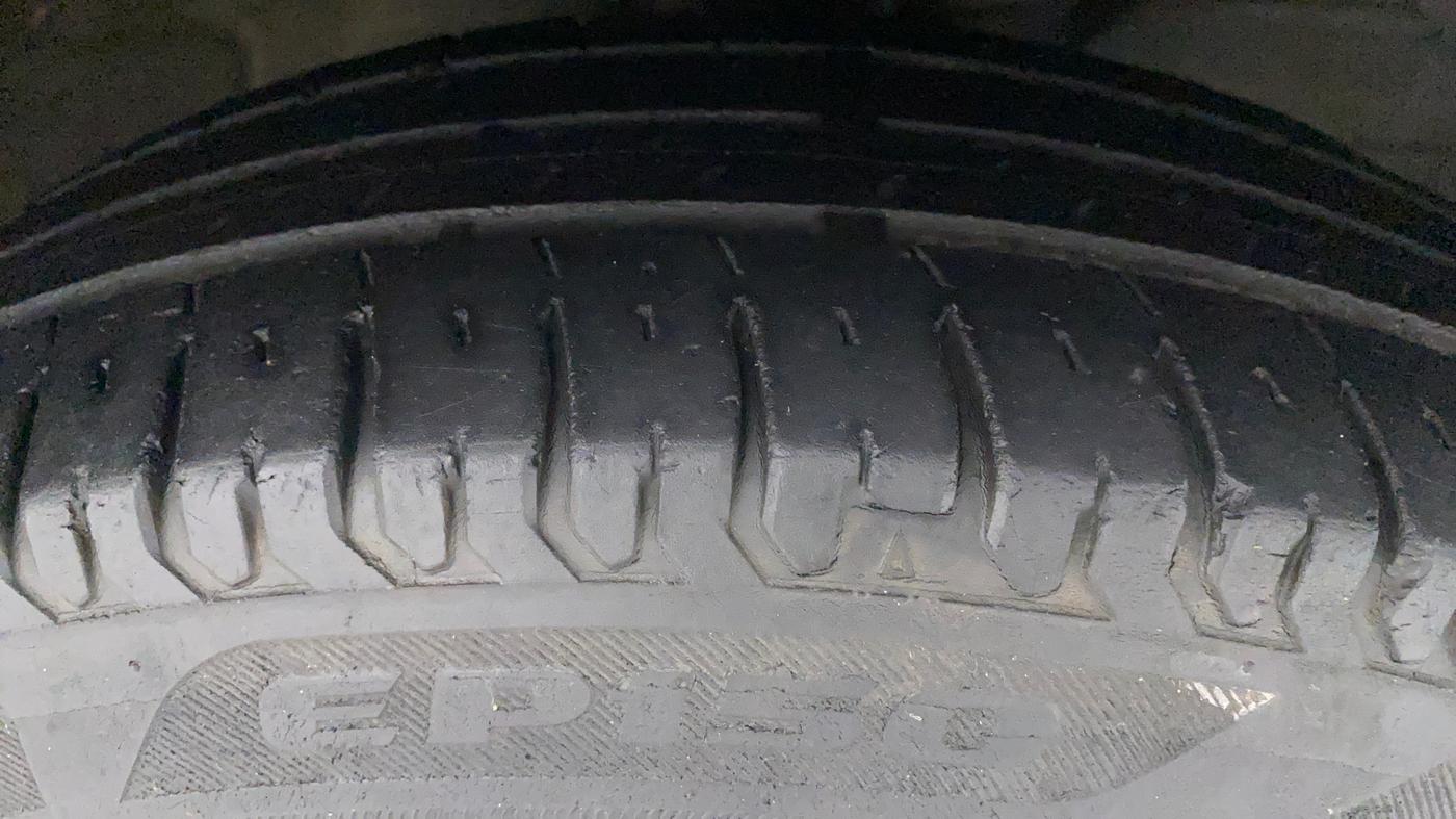 2017 Maruti Dzire VXI, Petrol, Manual, 68,979 km, Right Front Tyre Tread