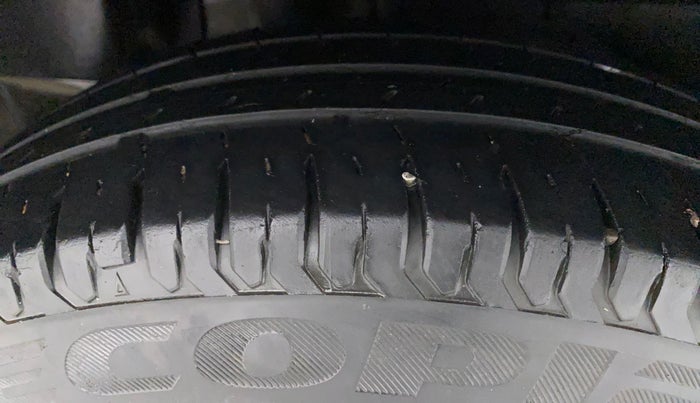 2017 Maruti Dzire VXI, Petrol, Manual, 68,979 km, Right Rear Tyre Tread