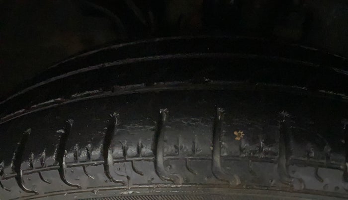 2019 Renault Kwid RXL, Petrol, Manual, 21,757 km, Right Front Tyre Tread