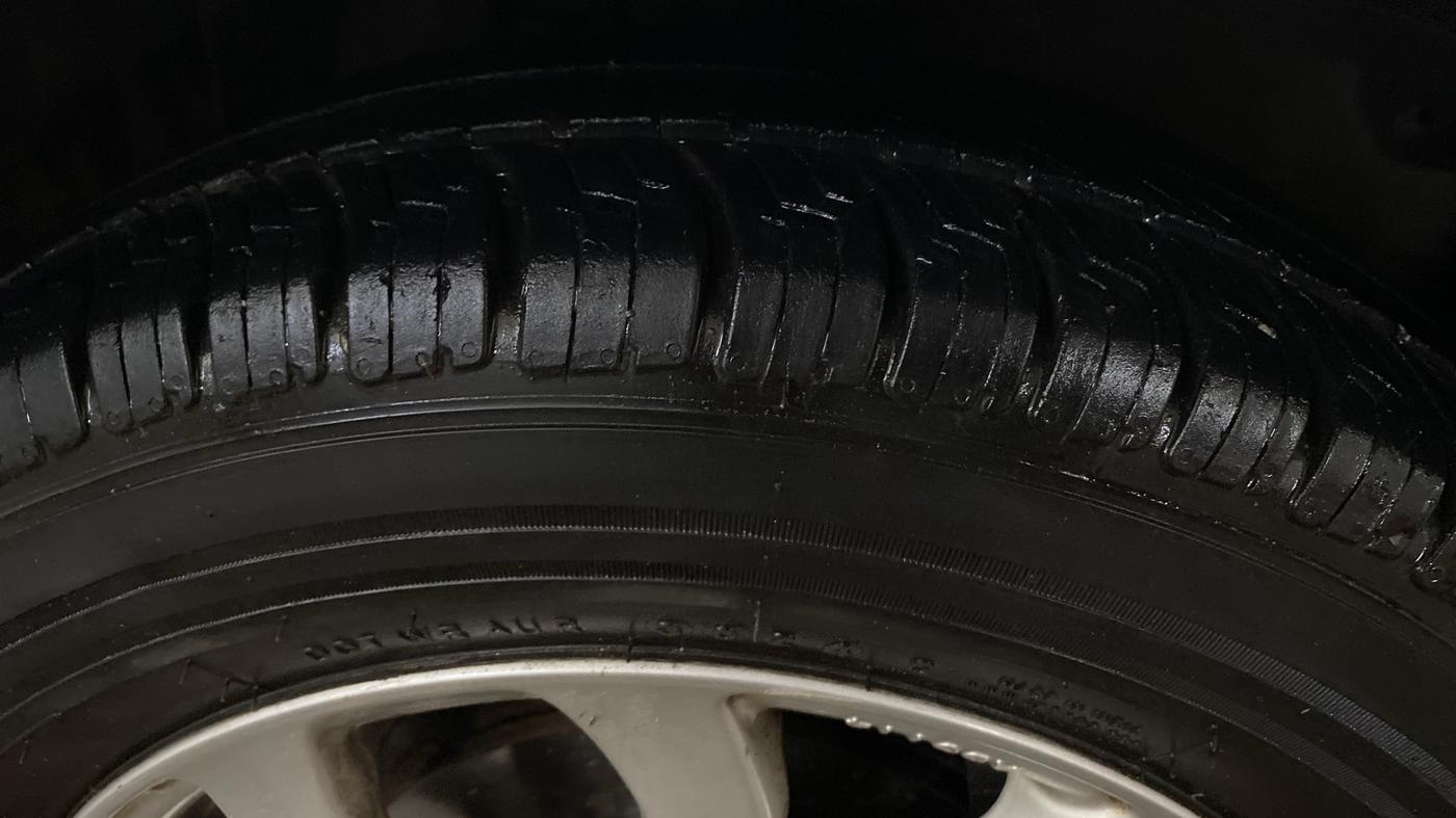 2017 Honda Amaze 1.2L I-VTEC VX AT, Petrol, Automatic, 1,08,147 km, Right Front Tyre Tread