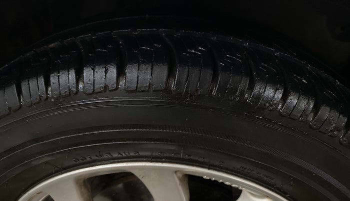 2017 Honda Amaze 1.2L I-VTEC VX AT, Petrol, Automatic, 1,08,147 km, Right Front Tyre Tread