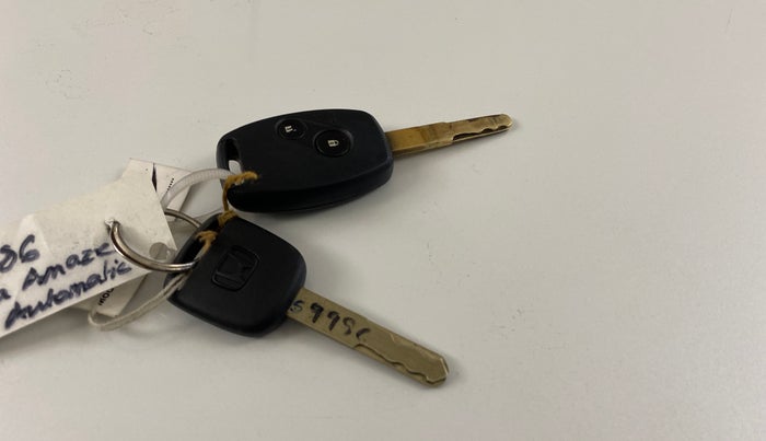 2017 Honda Amaze 1.2L I-VTEC VX AT, Petrol, Automatic, 1,08,147 km, Key Close Up