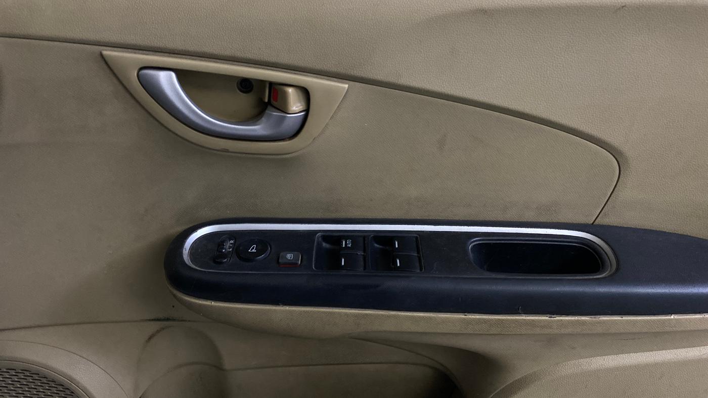 2017 Honda Amaze 1.2L I-VTEC VX AT, Petrol, Automatic, 1,08,147 km, Driver Side Door Panels Control