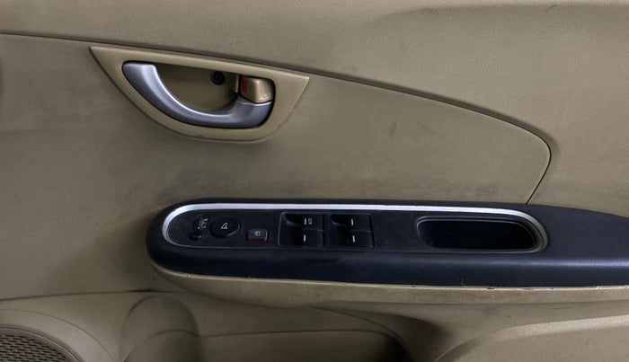 2017 Honda Amaze 1.2L I-VTEC VX AT, Petrol, Automatic, 1,08,147 km, Driver Side Door Panels Control