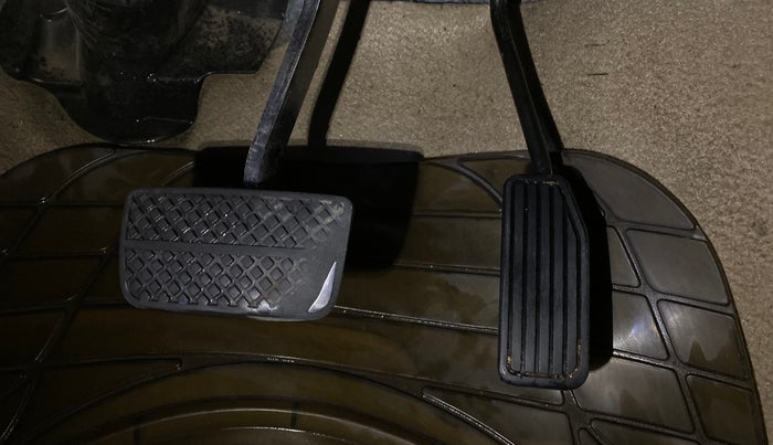 2017 Honda Amaze 1.2L I-VTEC VX AT, Petrol, Automatic, 1,08,147 km, Pedals