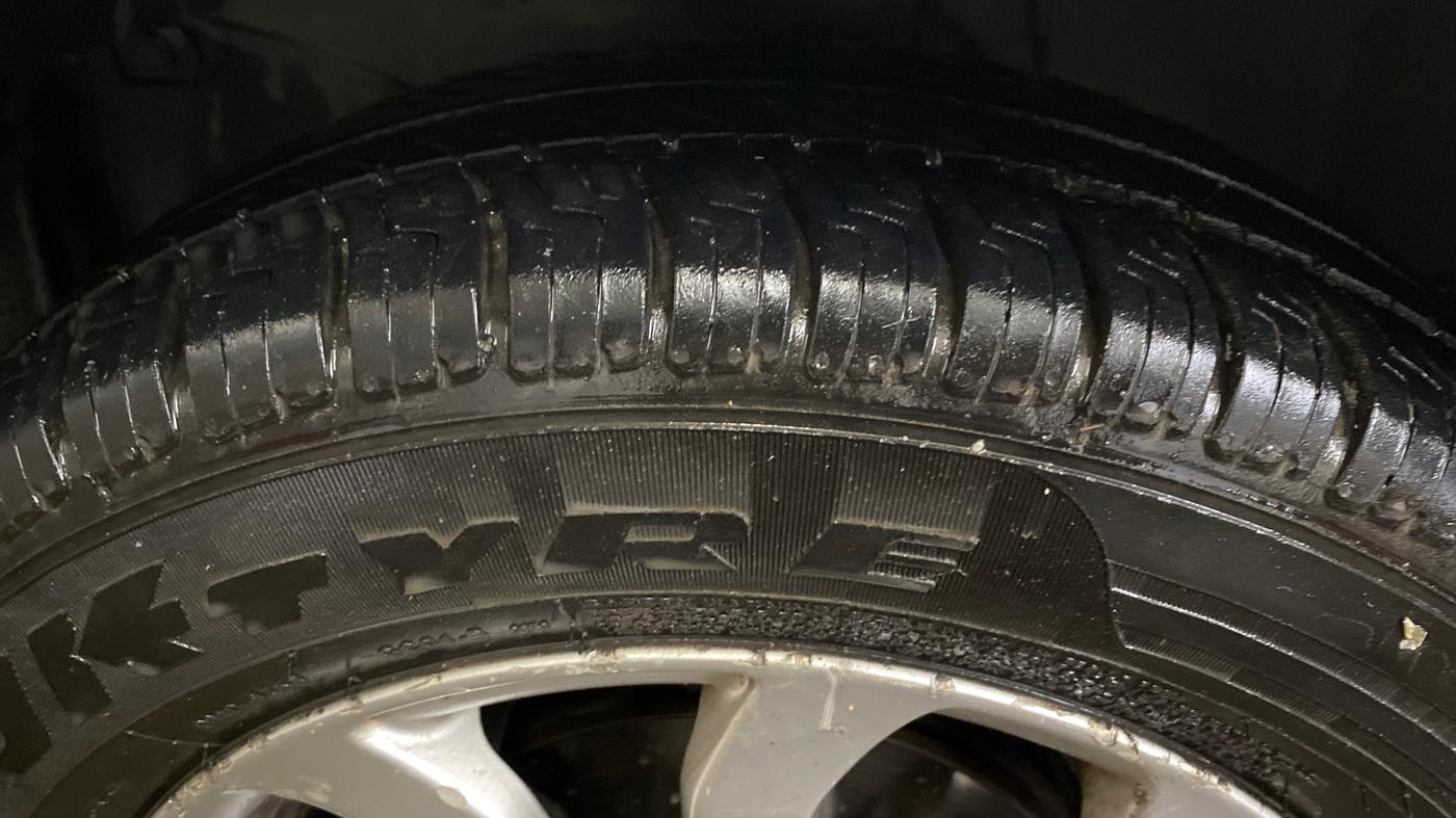 2017 Honda Amaze 1.2L I-VTEC VX AT, Petrol, Automatic, 1,08,147 km, Left Front Tyre Tread